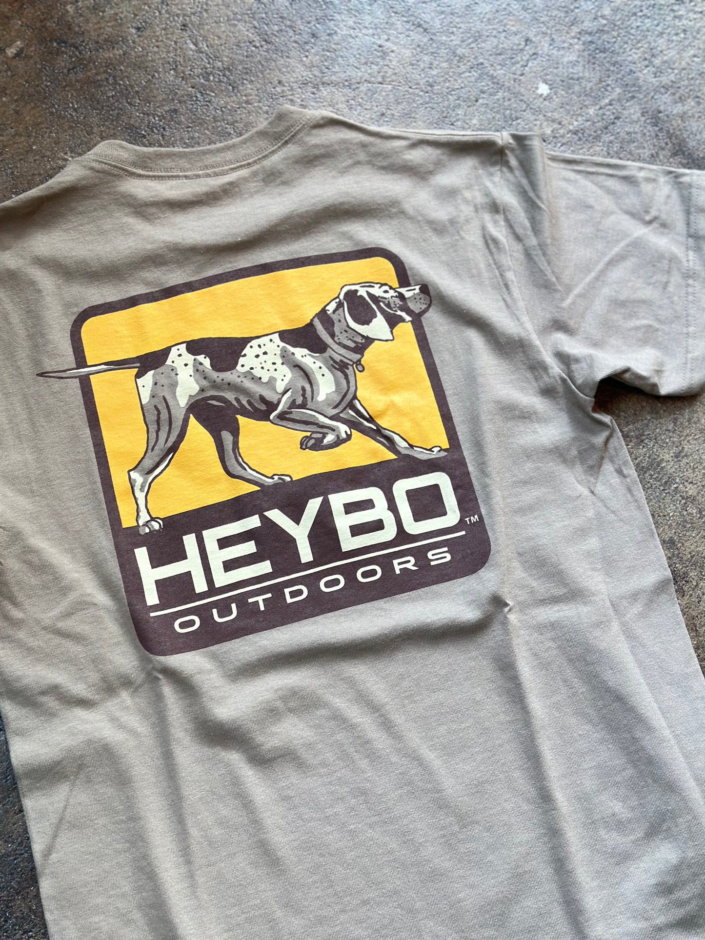 Heybo Pointer Tee- Sand