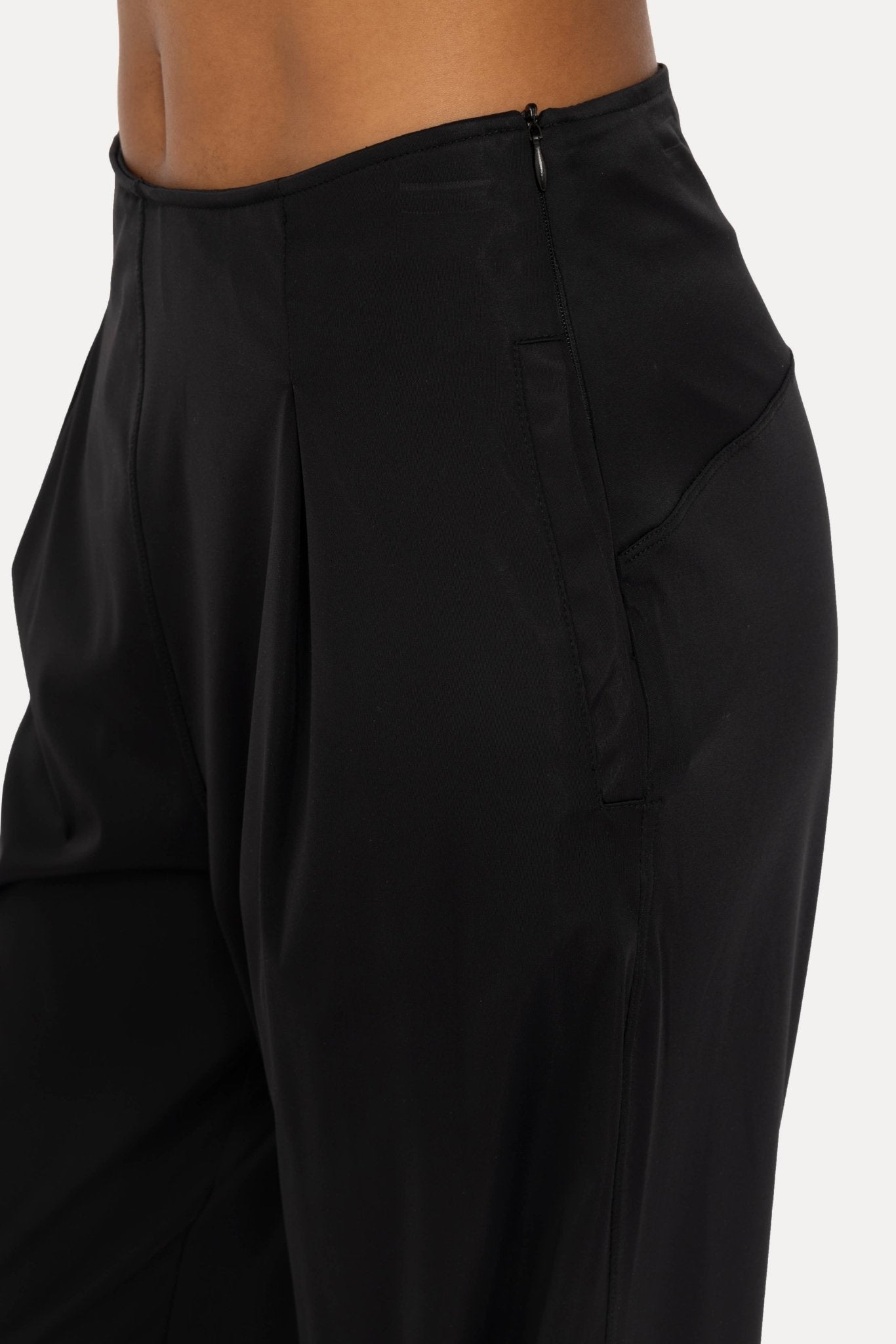 Flexflow Plated Front Wide Leg Pants: Black - Mercantile213