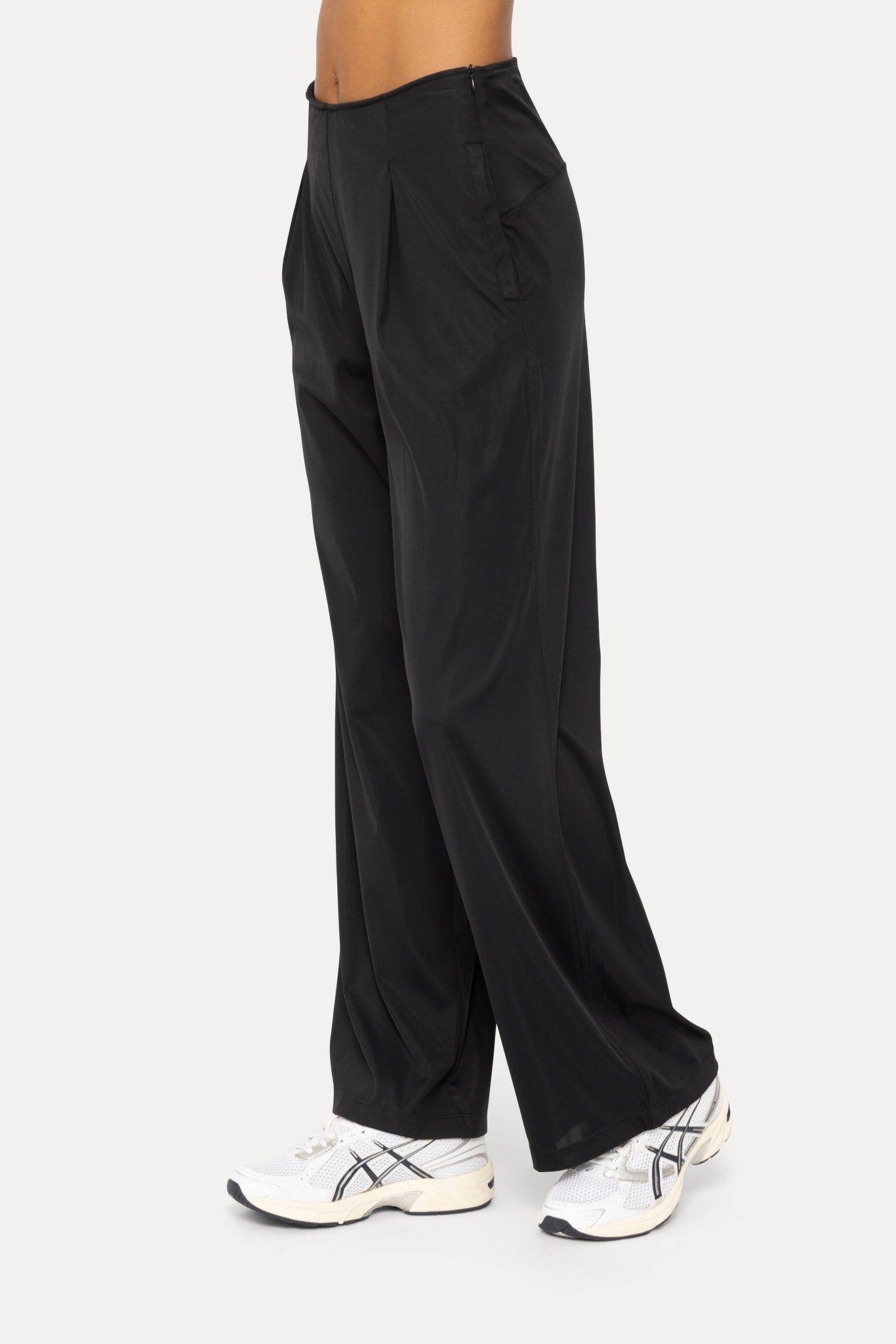 Flexflow Plated Front Wide Leg Pants: Black - Mercantile213