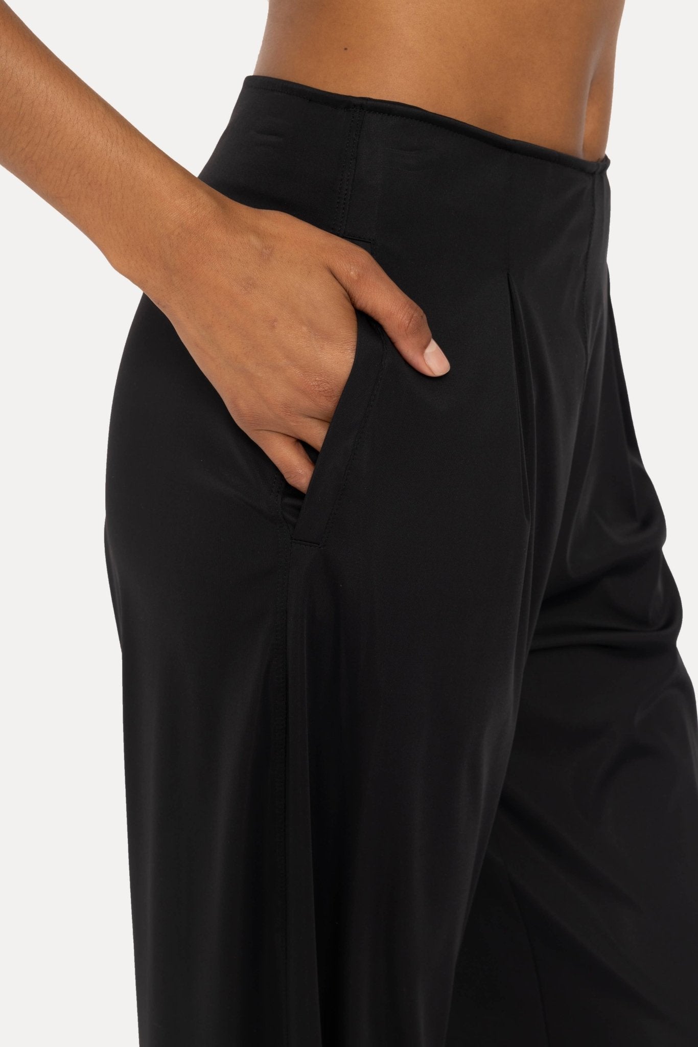 Flexflow Plated Front Wide Leg Pants: Black - Mercantile213