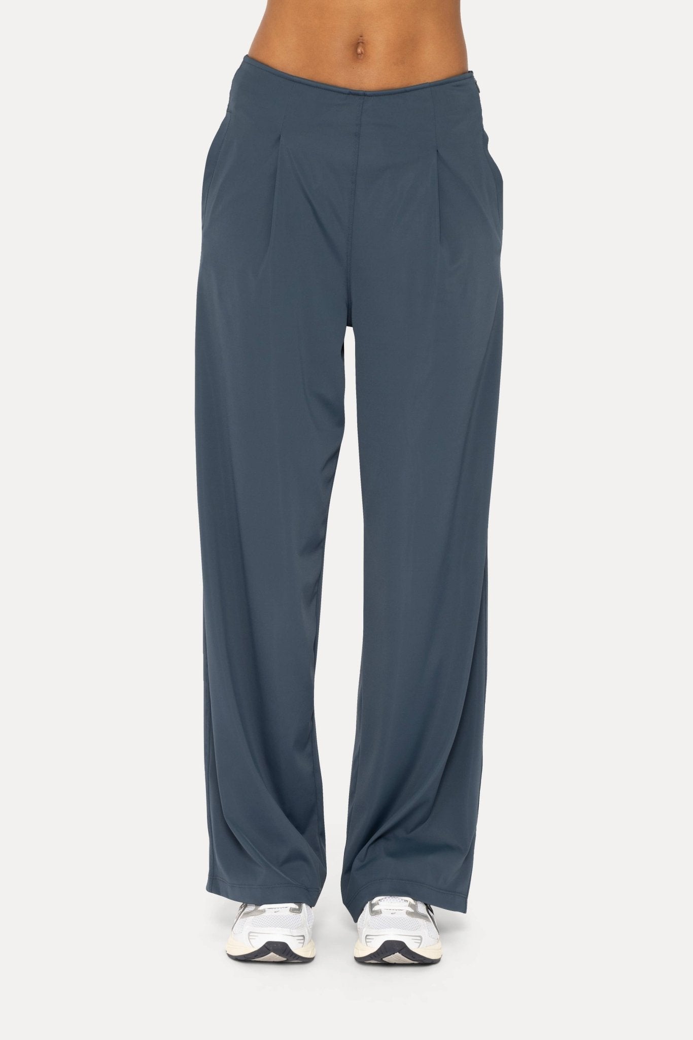 Flexflow Plated Front Wide Leg Pants: Navy - Mercantile213