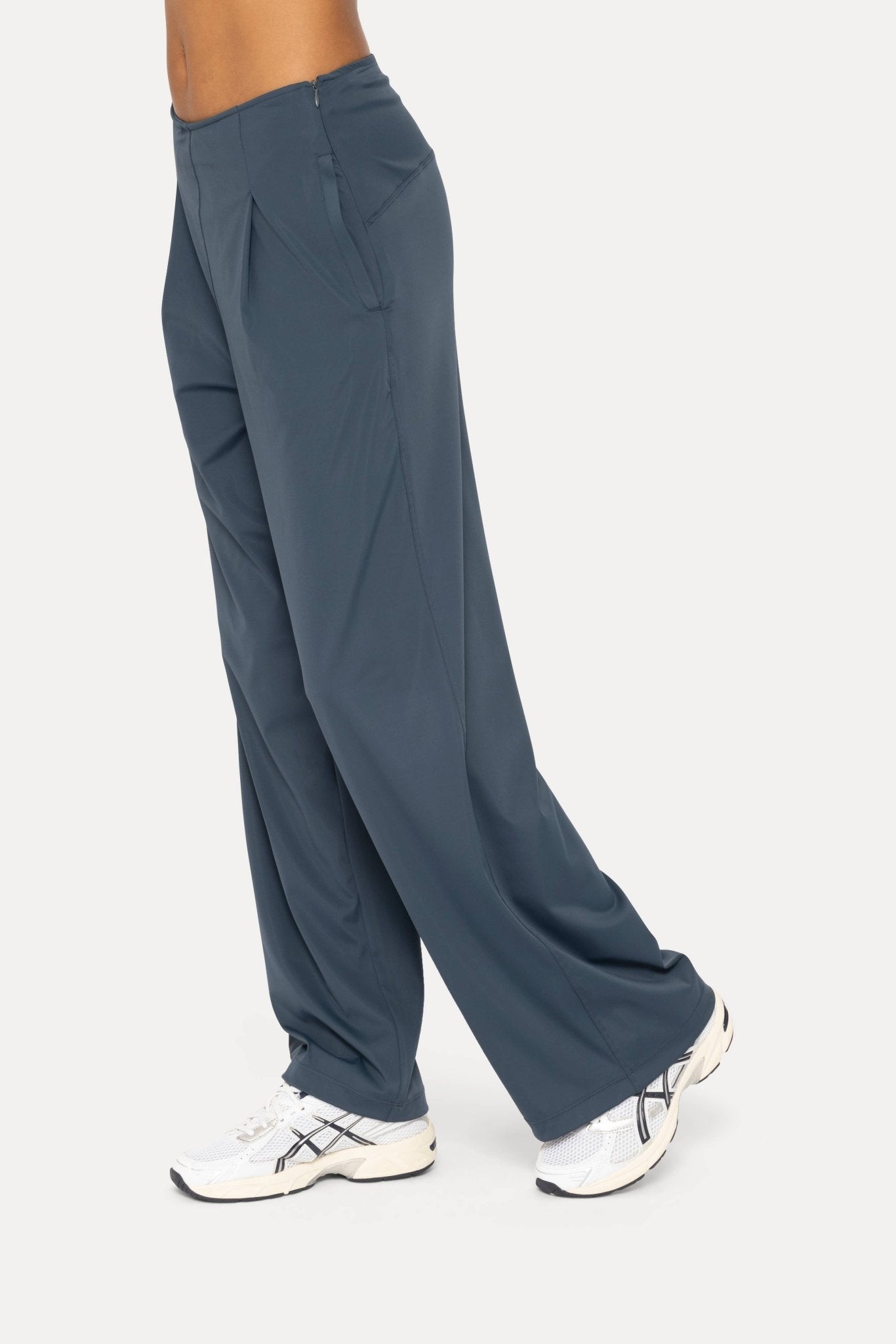 Flexflow Plated Front Wide Leg Pants: Navy - Mercantile213