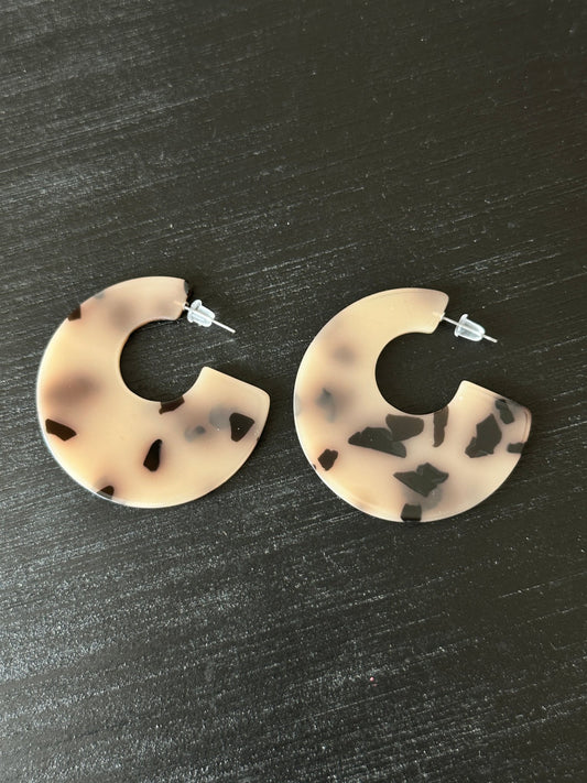 Tortoise Crescent Earrings - Mercantile213